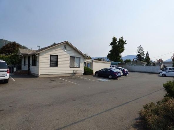 1325 NE 7th St, Grants Pass, OR 97526